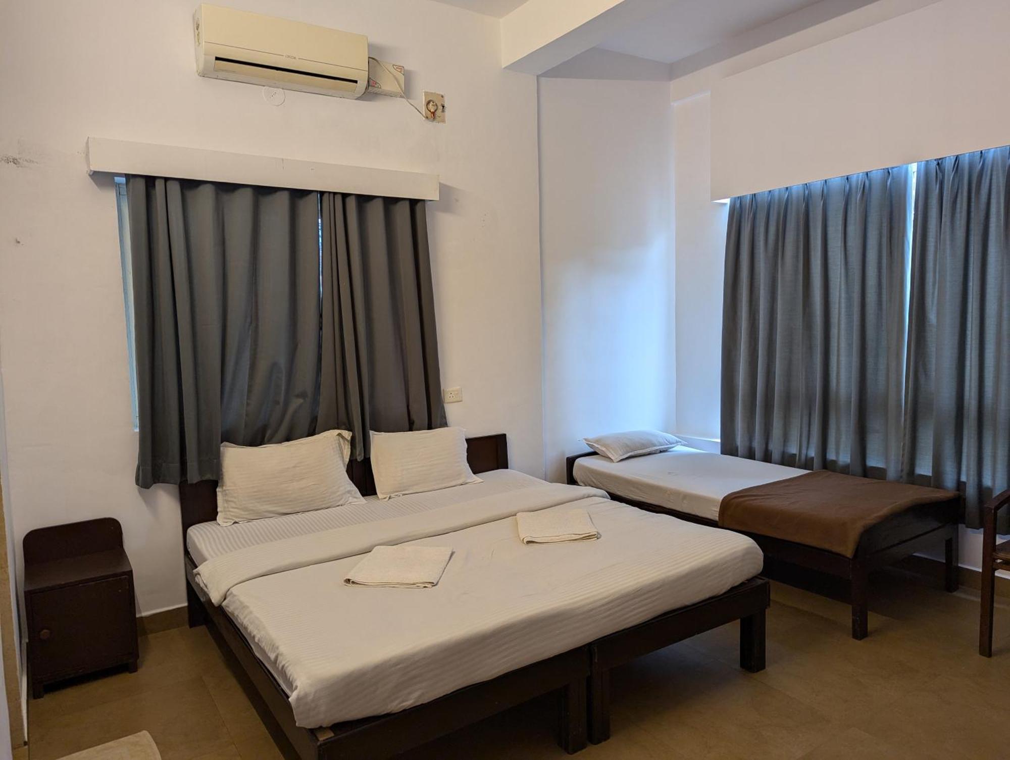 Hotel White Season كالانغيُت الغرفة الصورة